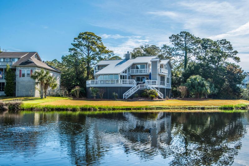 67 Barony Ct, Edisto Beach, SC 29438