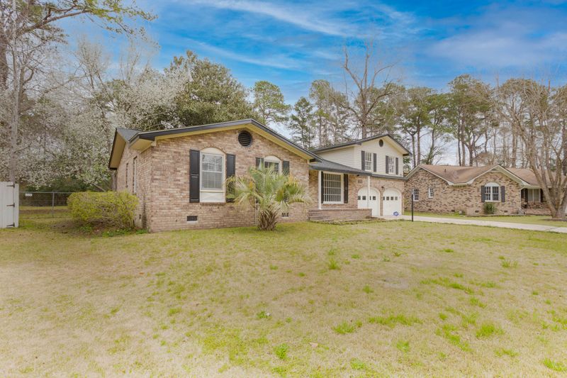 107 Pelican St, Ladson, SC 29456