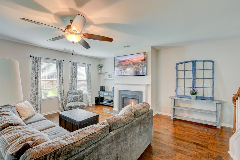 355 Whispering Breeze Ln, Summerville, SC 29486