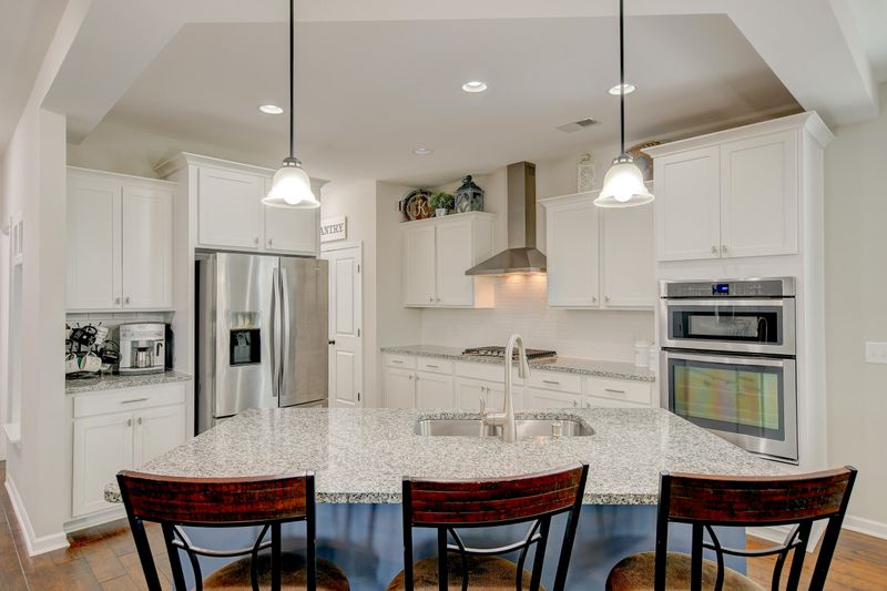 355 Whispering Breeze Ln, Summerville, SC 29486