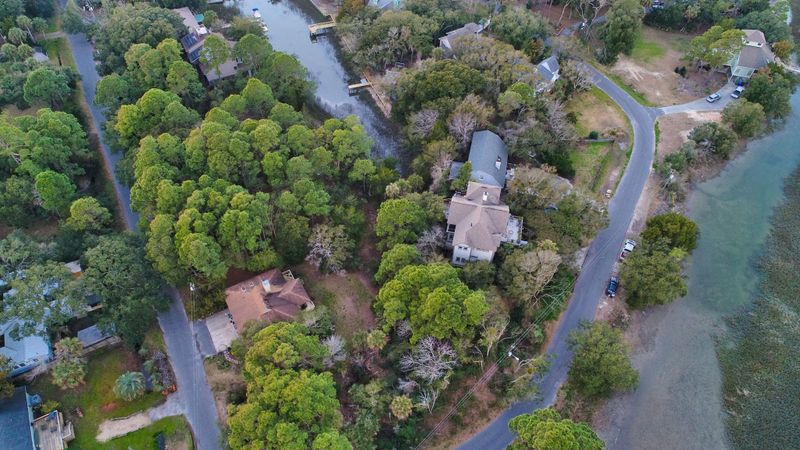 1020 E Erie Ave, Folly Beach, SC 29439
