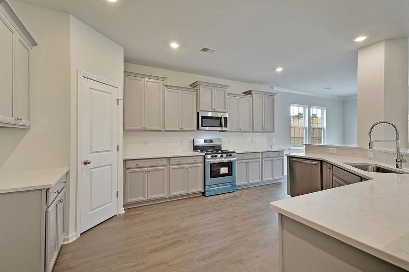 1152 Mossy Rock Dr, Summerville, SC 29485