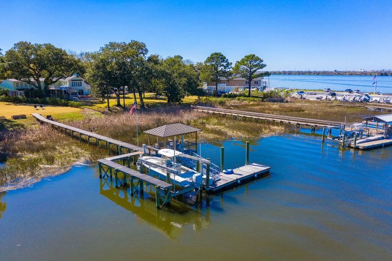170 Hobcaw Dr, Mount Pleasant, SC 29464