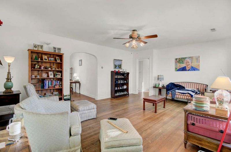 11 Lord Ashley Dr, Charleston, SC 29407