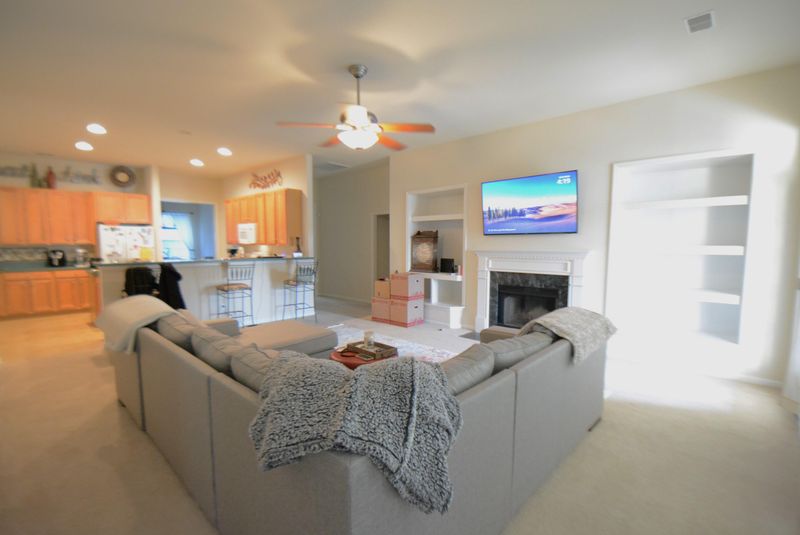 7316 Coopers Hawk Dr, Hanahan, SC 29410