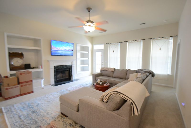 7316 Coopers Hawk Dr, Hanahan, SC 29410