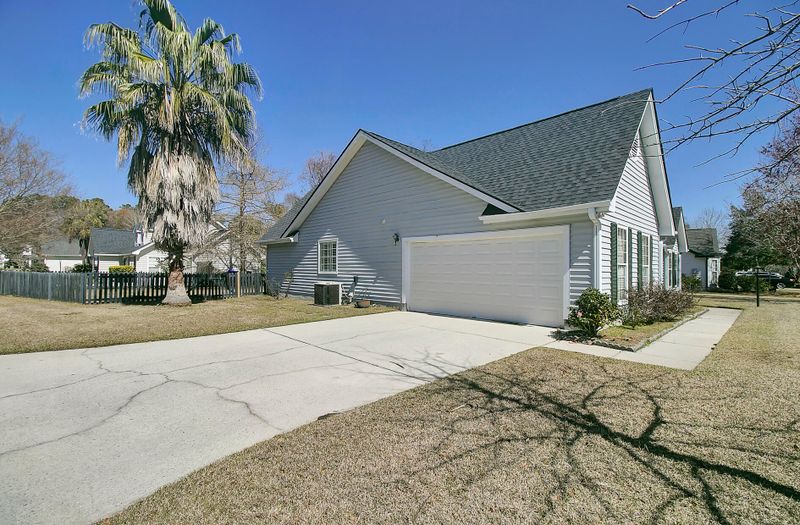 1554 Glen Erin Dr, Mount Pleasant, SC 29464