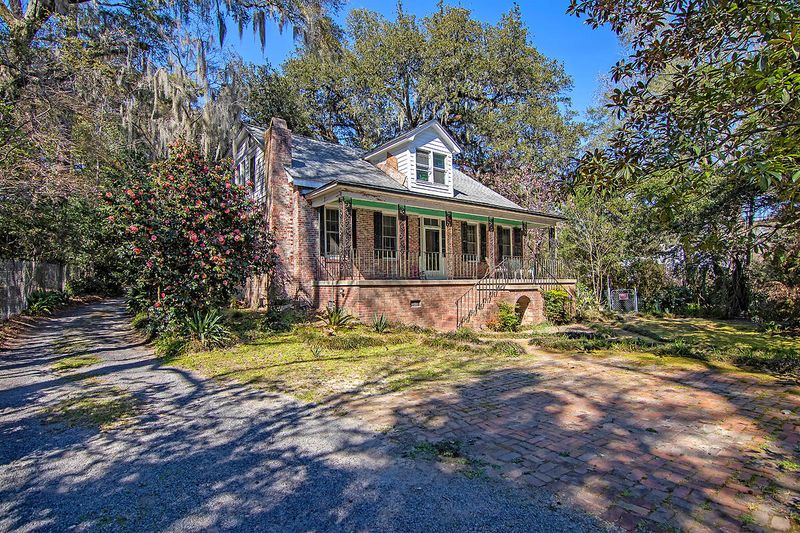 418 Central Ave, Summerville, SC 29483