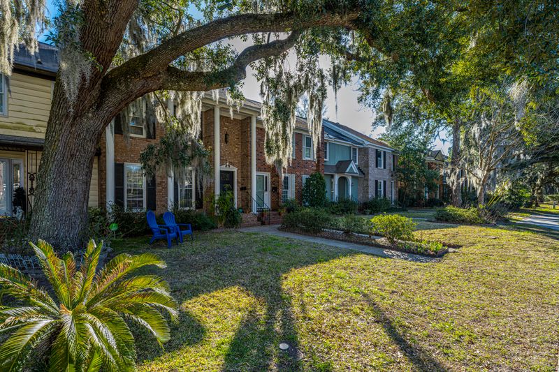 1302 Ashley Hall Rd, Charleston, SC 29407