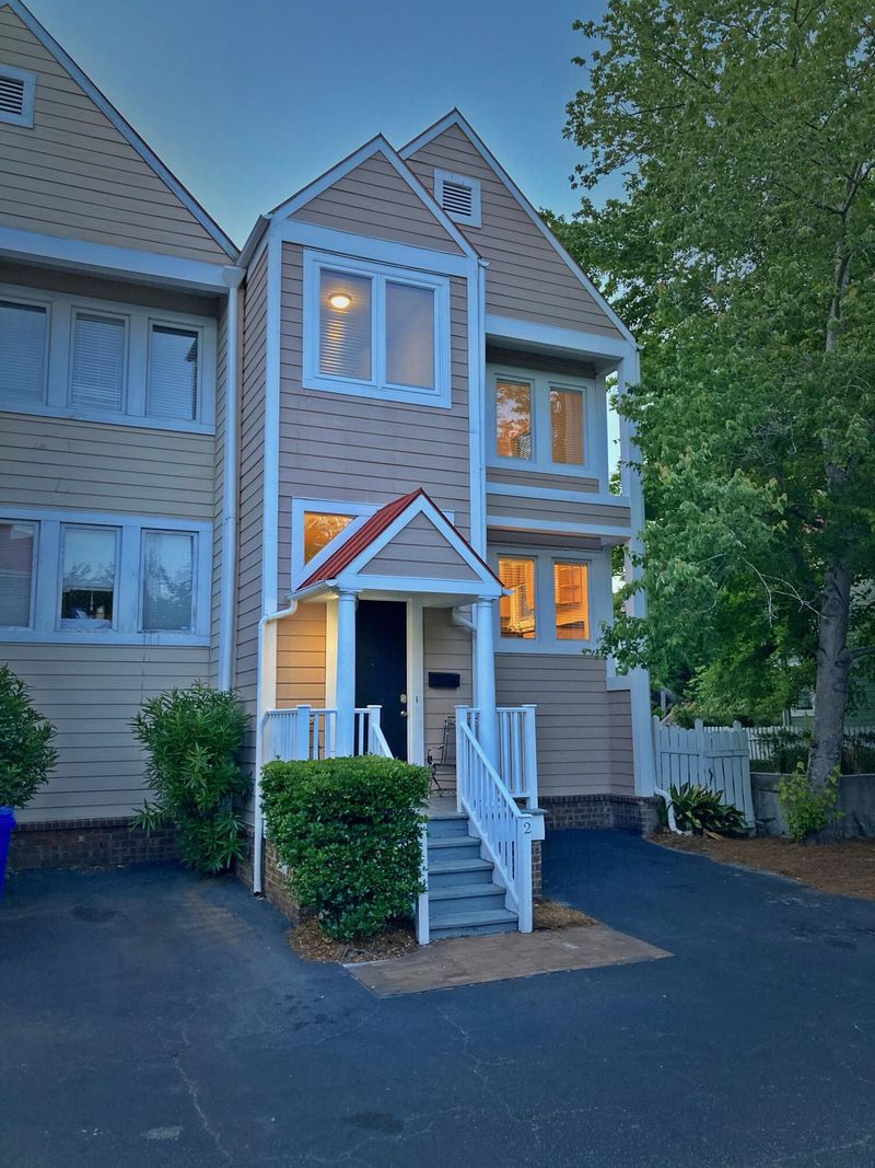 2 Peele Pl, Charleston, SC 29401