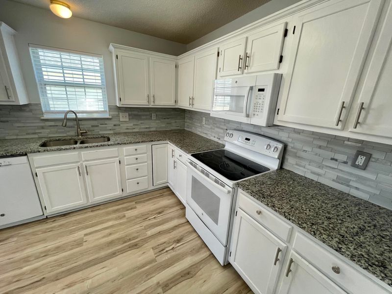 917 Corlis Dr, Charleston, SC 29414