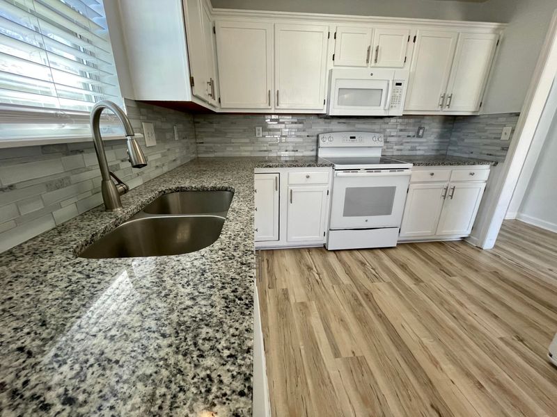 917 Corlis Dr, Charleston, SC 29414