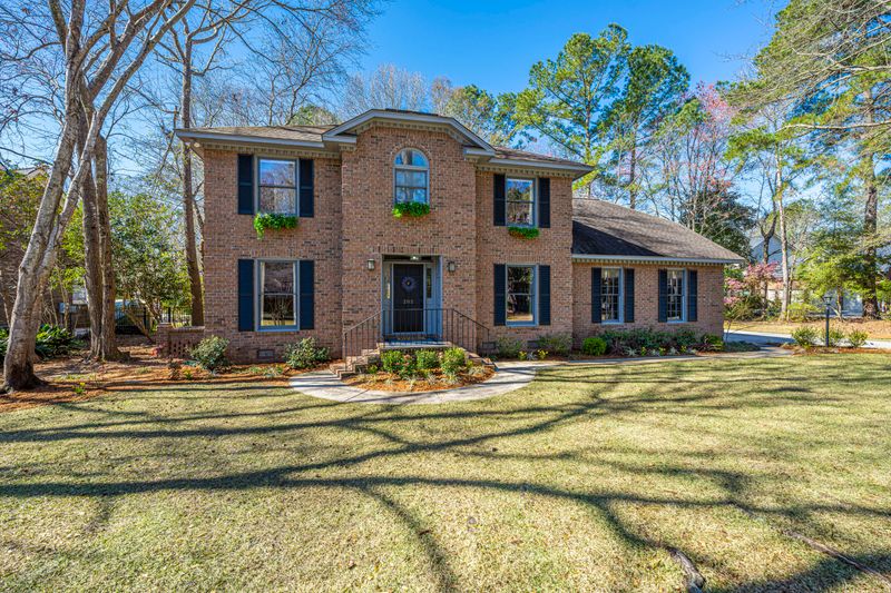 203 Folkstone Way, Summerville, SC 29485