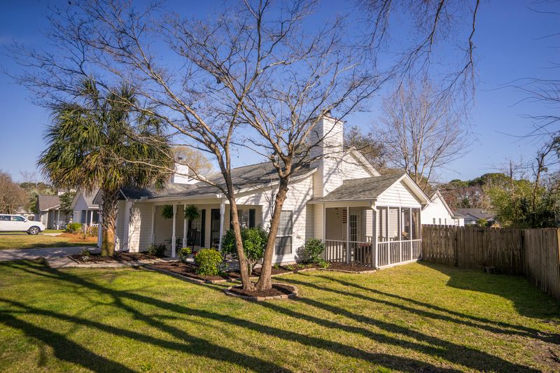 1975 Armory Dr, Mount Pleasant, SC 29466
