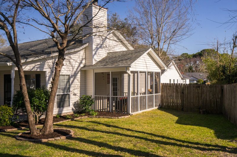 1975 Armory Dr, Mount Pleasant, SC 29466