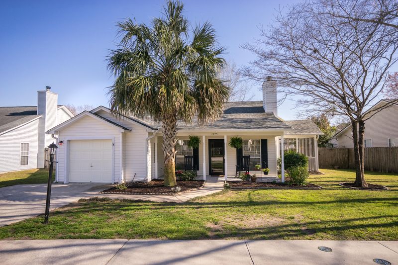 1975 Armory Dr, Mount Pleasant, SC 29466