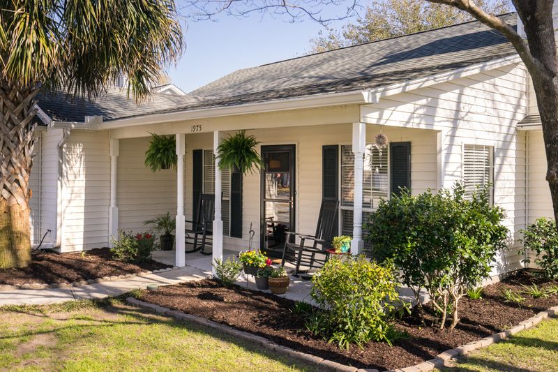 1975 Armory Dr, Mount Pleasant, SC 29466