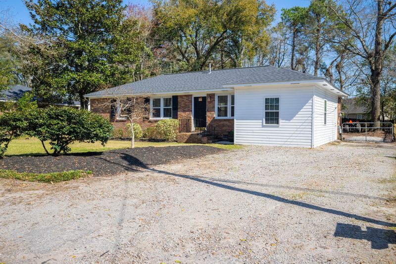 301 Circle Dr, Summerville, SC 29485
