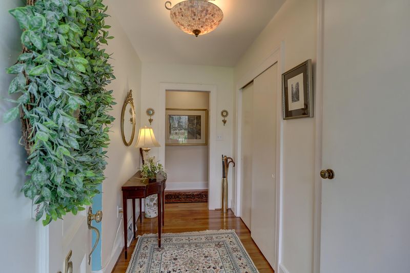 325 Hobcaw Dr, Mount Pleasant, SC 29464