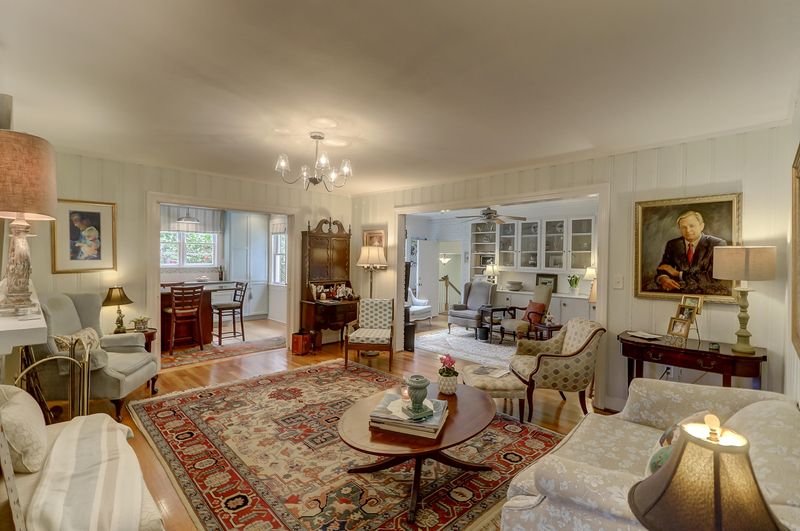 325 Hobcaw Dr, Mount Pleasant, SC 29464