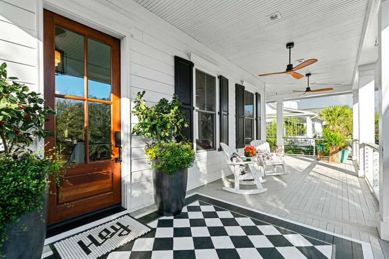 933 Cochran St, Daniel Island, SC 29492
