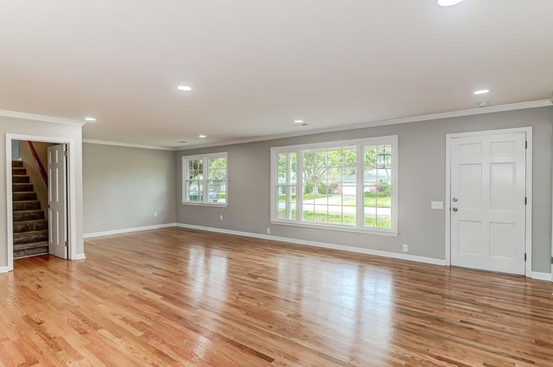 737 London Dr, Charleston, SC 29412