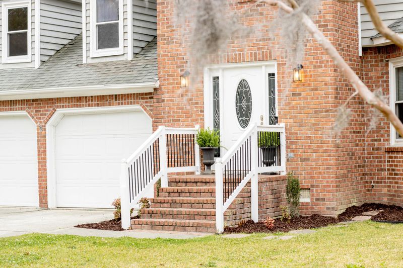 208 Knightsbridge Dr, North Charleston, SC 29418