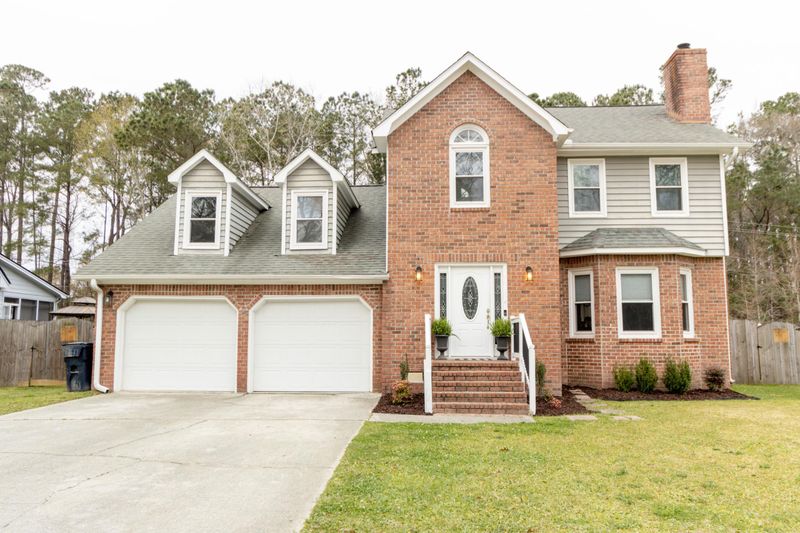 208 Knightsbridge Dr, North Charleston, SC 29418