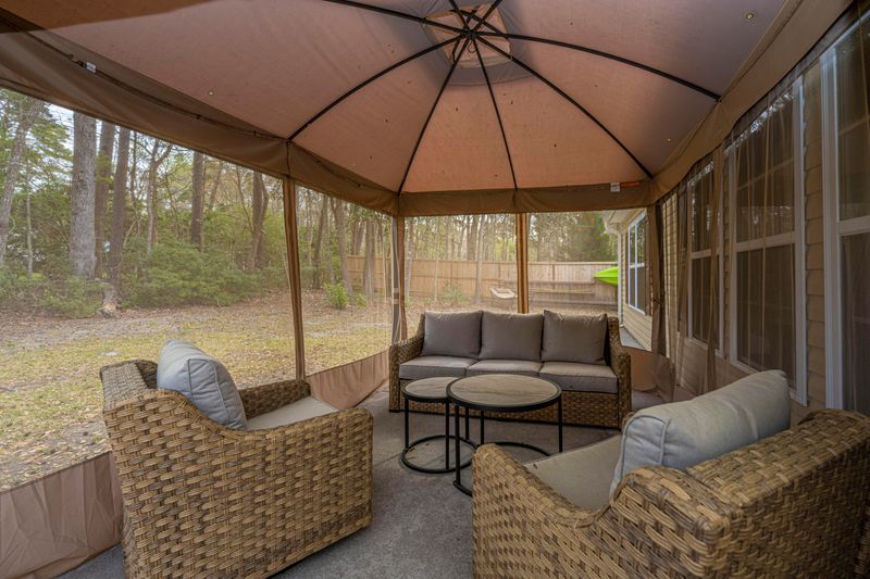 136 Moon Shadow Ln, Summerville, SC 29485