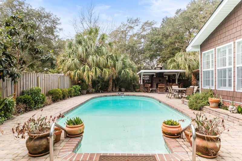 1029 Governors Rd, Mount Pleasant, SC 29464