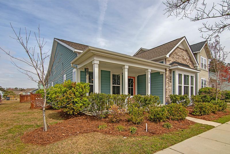 220 Ribbon Rd, Summerville, SC 29483