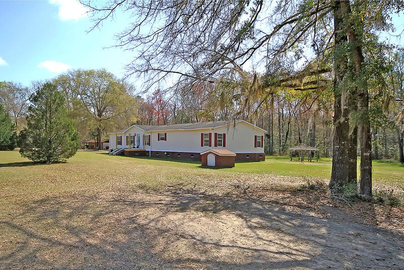 107 Sullivans Landing Rd, Ridgeville, SC 29472