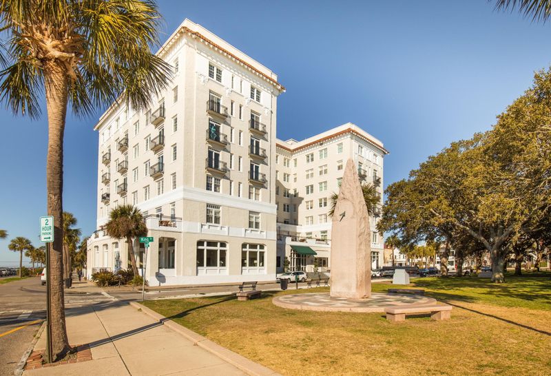 1 King St #402, Charleston, SC 29401