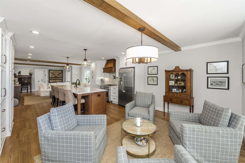 998 Covenant Sq, Mount Pleasant, SC 29464