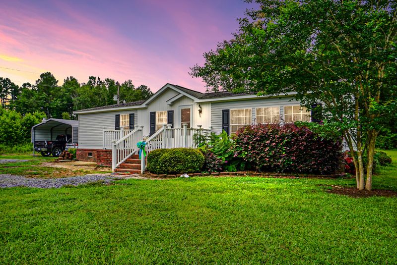 628 Crawford Rd, Bonneau, SC 29431