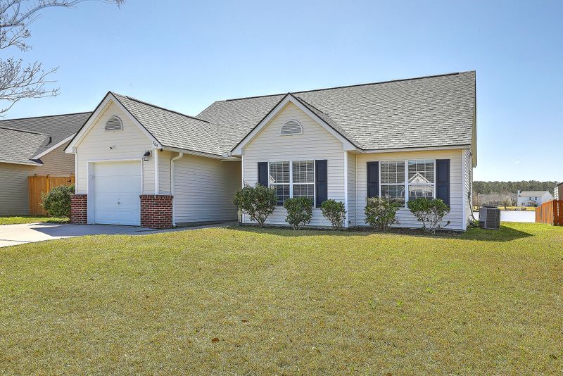 209 Delafield Dr, Summerville, SC 29483