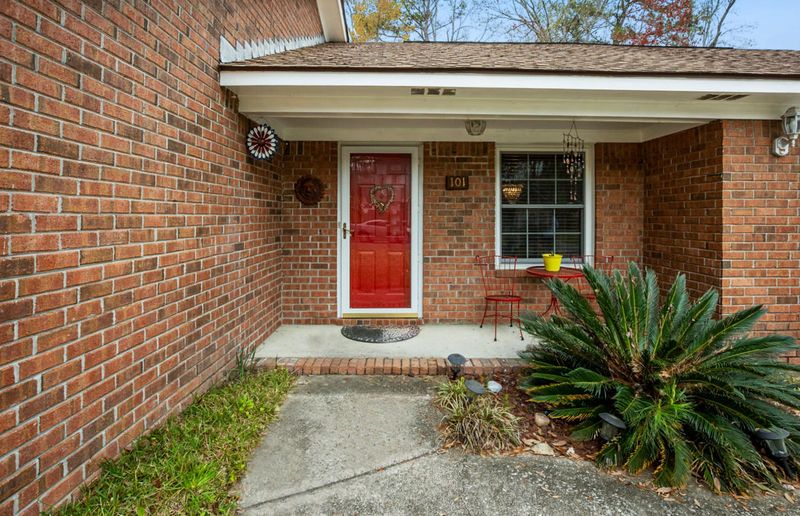 101 Pipestone Dr, Summerville, SC 29485