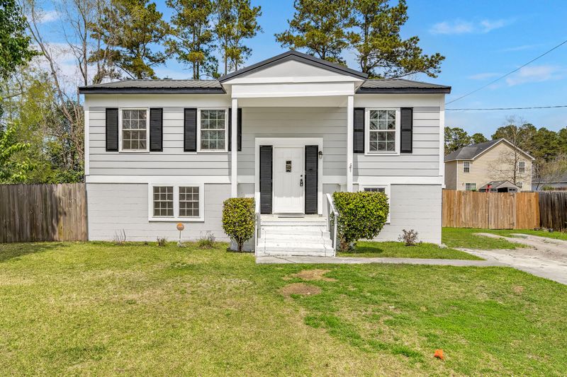 413 Robin Dr, Goose Creek, SC 29445