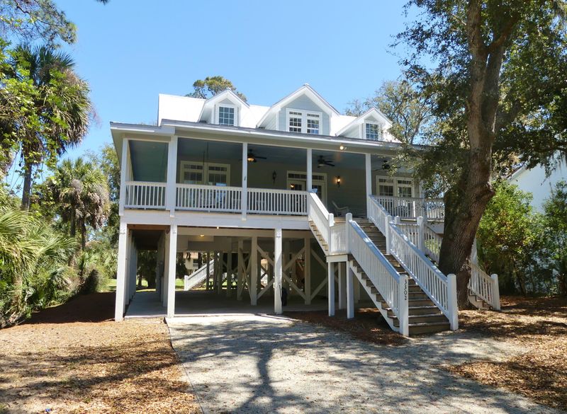 3302 Fort St, Edisto Island, SC 29438