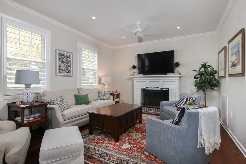 1074 Loyalist Ln, Mount Pleasant, SC 29464