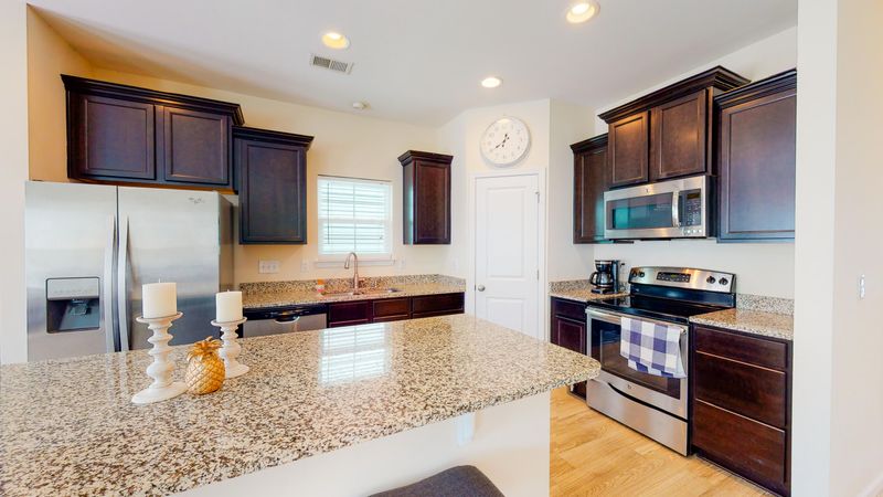 425 Forsythia Ave, Summerville, SC 29483