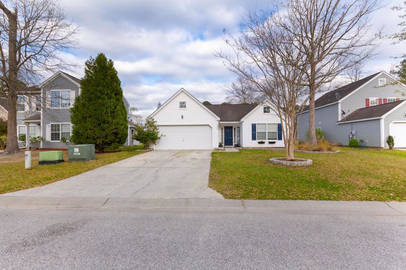 9028 Greenbriar Dr, Summerville, SC 29485