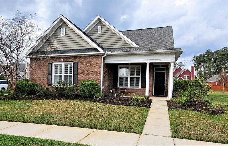 100 Scrapbook Ln, Summerville, SC 29483