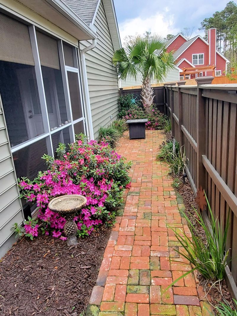 100 Scrapbook Ln, Summerville, SC 29483