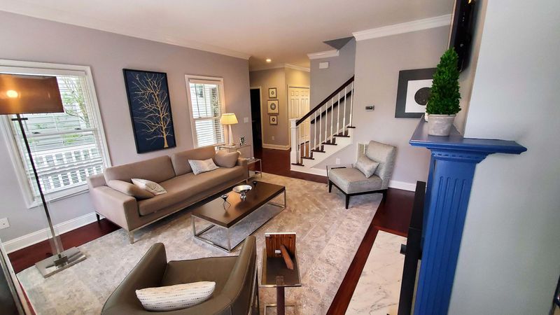 110 Barnaby St, Charleston, SC 29492