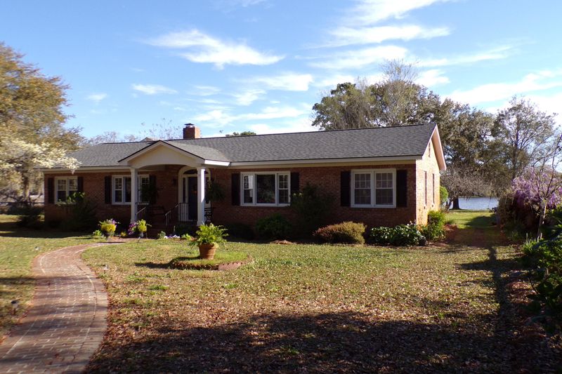 55 Vincent Dr, Mount Pleasant, SC 29464