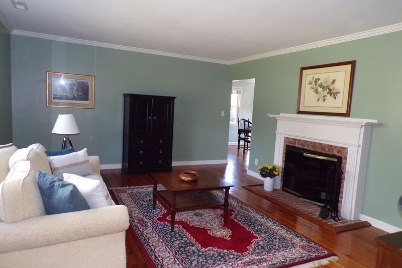 55 Vincent Dr, Mount Pleasant, SC 29464