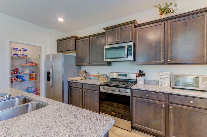 370 Bering Ln, Summerville, SC 29486