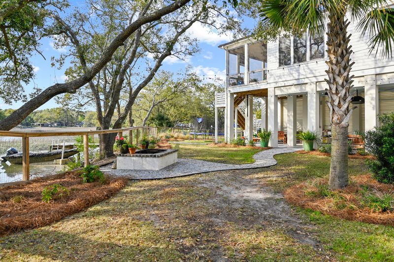 668 Cedar Point Dr, Charleston, SC 29412