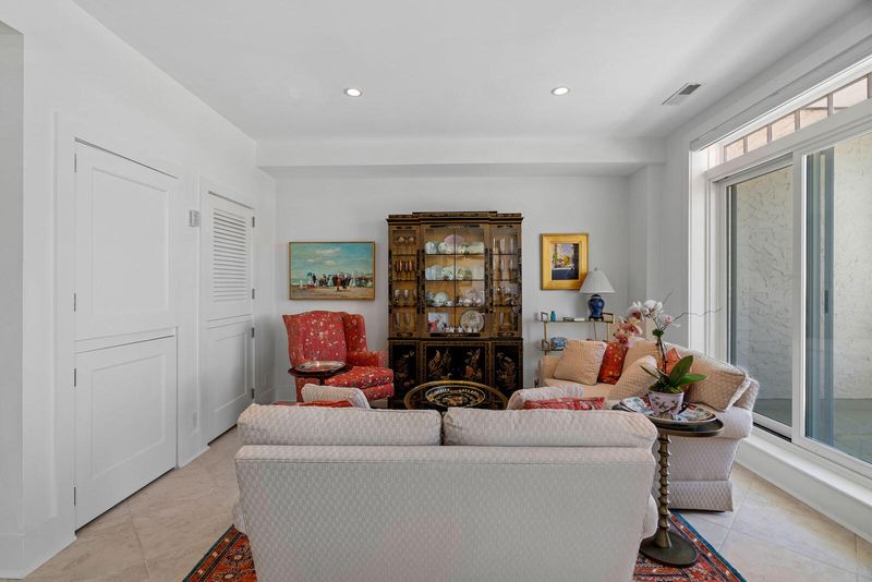 1 King St #303, Charleston, SC 29401